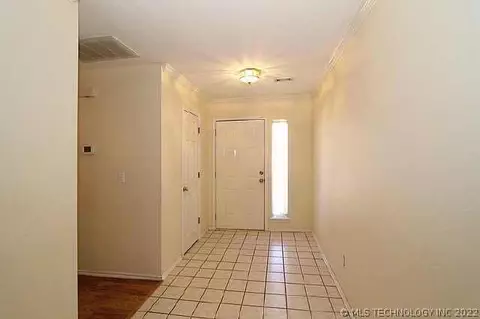 1130 E 138th St, Glenpool, OK 74033 photo 2