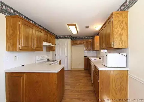 1130 E 138th St, Glenpool, OK 74033 photo 8