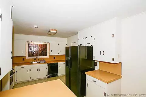 7902 E 27th Ct, Tulsa, OK 74129 photo 9