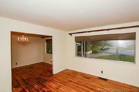 7902 E 27th Ct, Tulsa, OK 74129 photo 10