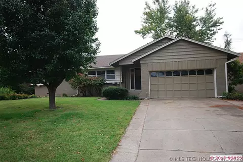 6748 E 26th Ct, Tulsa, OK 74129 photo 1
