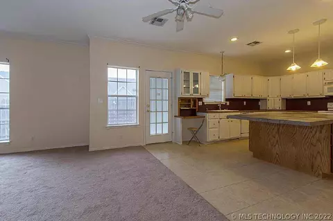 491 E 142nd Pl, Glenpool, OK 74033 photo 11