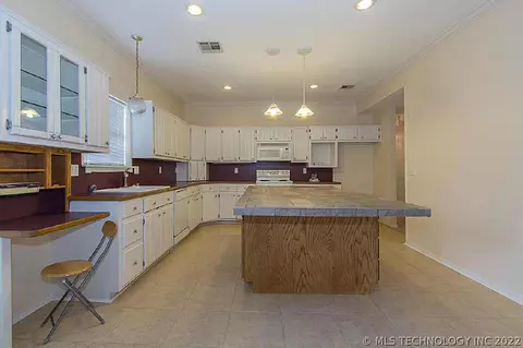 491 E 142nd Pl, Glenpool, OK 74033 photo 8