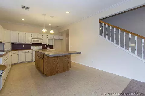 491 E 142nd Pl, Glenpool, OK 74033 photo 10