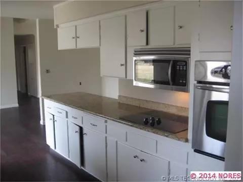 5443 E 19th St, Tulsa, OK 74112 photo 8
