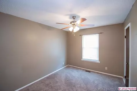 12457 E 36th St, Tulsa, OK 74136 photo 12