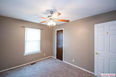 12457 E 36th St, Tulsa, OK 74136 photo 13
