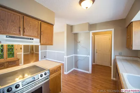 12457 E 36th St, Tulsa, OK 74136 photo 8
