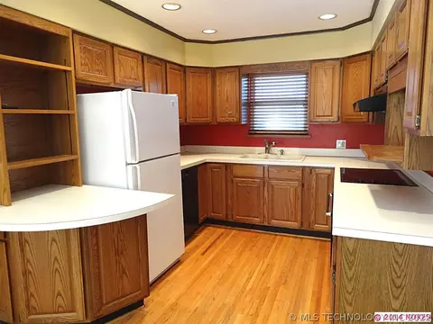 1616 E 55th Pl, Tulsa, OK 74105 photo 3