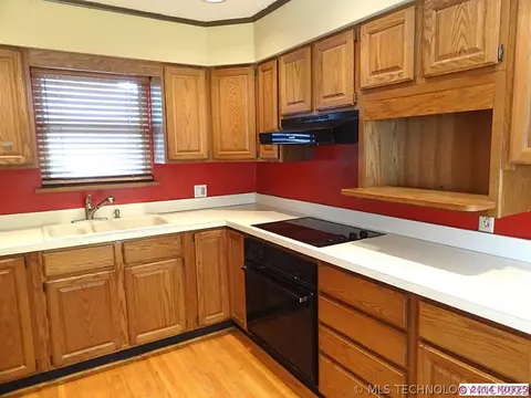 1616 E 55th Pl, Tulsa, OK 74105 photo 11