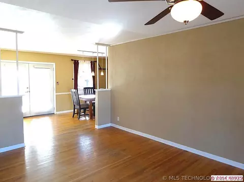 1616 E 55th Pl, Tulsa, OK 74105 photo 7