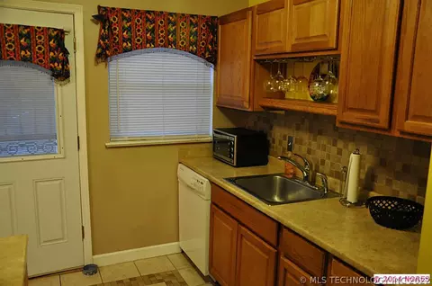2731 E 2nd St, Tulsa, OK 74104 photo 5