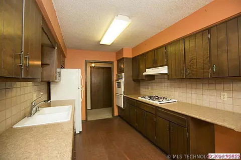 9244 E 58th St, Tulsa, OK 74145 photo 10