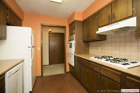9244 E 58th St, Tulsa, OK 74145 photo 12