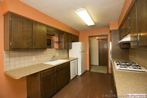 9244 E 58th St, Tulsa, OK 74145 photo 9
