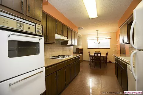 9244 E 58th St, Tulsa, OK 74145 photo 13