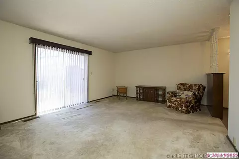 9244 E 58th St, Tulsa, OK 74145 photo 4
