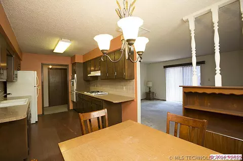 9244 E 58th St, Tulsa, OK 74145 photo 8