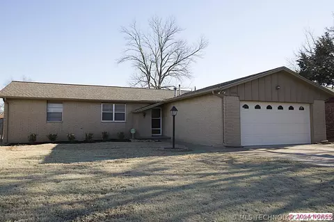 9244 E 58th St, Tulsa, OK 74145 photo 1