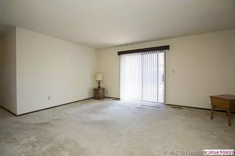 9244 E 58th St, Tulsa, OK 74145 photo 3