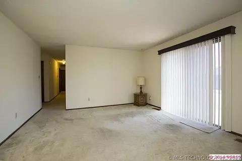 9244 E 58th St, Tulsa, OK 74145 photo 5