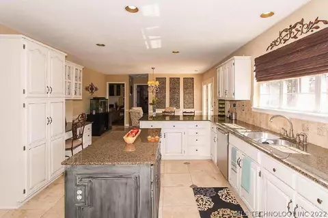 2876 E 89th St, Tulsa, OK 74137 photo 9