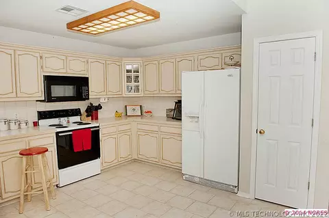 8405 E Lansing St, Broken Arrow, OK 74014 photo 5