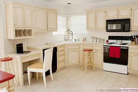 8405 E Lansing St, Broken Arrow, OK 74014 photo 4