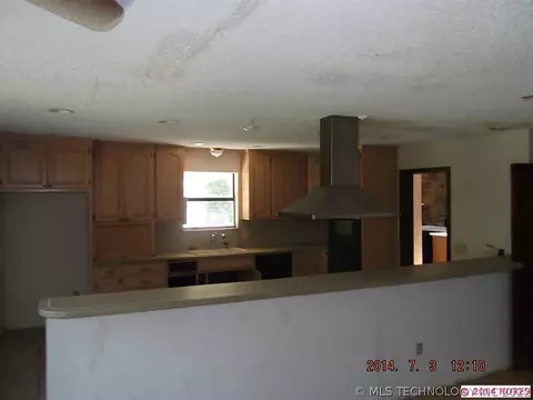 4207 E 64th St, Tulsa, OK 74136 photo 2