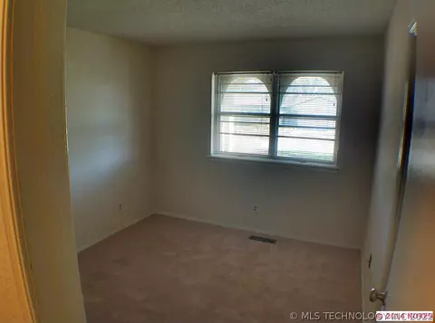 9414 E 49th St, Tulsa, OK 74145 photo 6