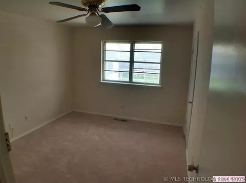 9414 E 49th St, Tulsa, OK 74145 photo 5
