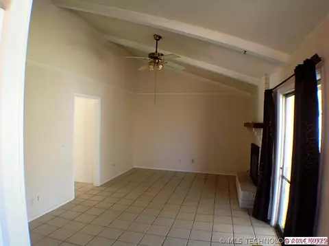 9414 E 49th St, Tulsa, OK 74145 photo 2