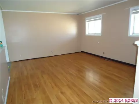 9054 E 33rd St, Tulsa, OK 74145 photo 2