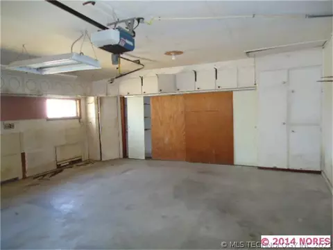 9054 E 33rd St, Tulsa, OK 74145 photo 3