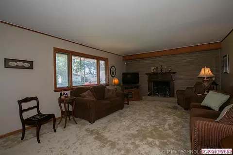 1439 E 55th Pl, Tulsa, OK 74105 photo 3