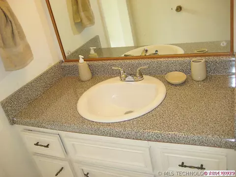 12421 E 34th St, Tulsa, OK 74146 photo 12