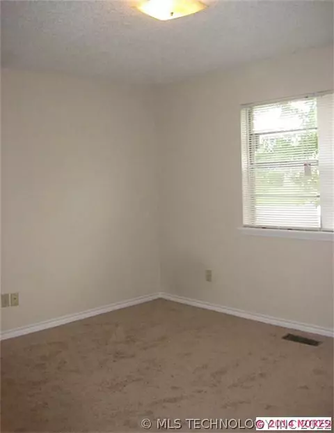 12421 E 34th St, Tulsa, OK 74146 photo 11