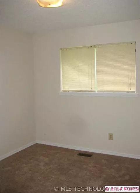 12421 E 34th St, Tulsa, OK 74146 photo 8
