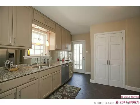 1608 E 35th St, Tulsa, OK 74105 photo 4