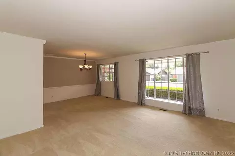 7041 E 69th St, Tulsa, OK 74133 photo 5