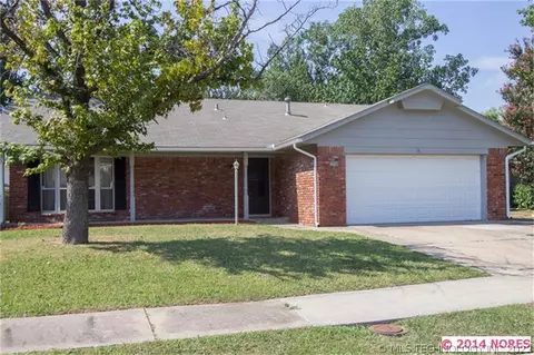 10204 E 24th St, Tulsa, OK 74129 photo 1