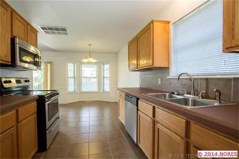 10204 E 24th St, Tulsa, OK 74129 photo 7
