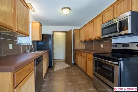 10204 E 24th St, Tulsa, OK 74129 photo 8