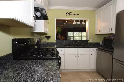 2417 E 19th St, Tulsa, OK 74104 photo 6