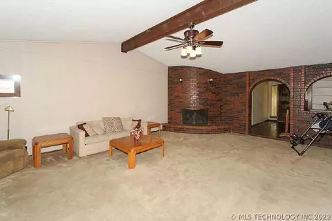 10019 E 40th St, Tulsa, OK 74146 photo 7