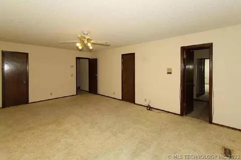 10019 E 40th St, Tulsa, OK 74146 photo 13