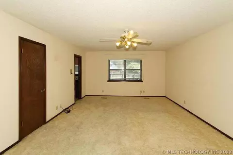 10019 E 40th St, Tulsa, OK 74146 photo 12