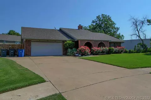 10019 E 40th St, Tulsa, OK 74146 photo 2