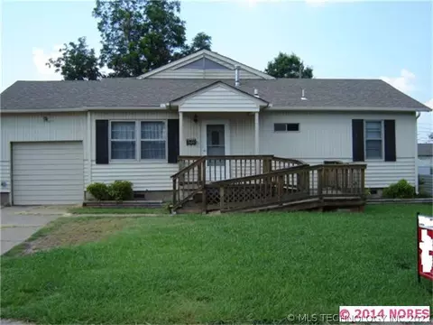 6717 E Independence Pl, Tulsa, OK 74115 photo 1
