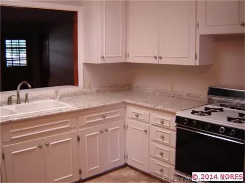 6717 E Independence Pl, Tulsa, OK 74115 photo 3